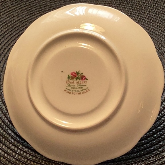Vintage Royal Albert English Bone China Cup and saucer. - Picture 3 of 3